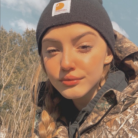 Meet your Posher, Alexia - Picture 1 of 1